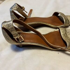 Elegant Gold Tori Burch low Wedges